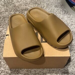Yeezy  Slide Sandals Ochre 11